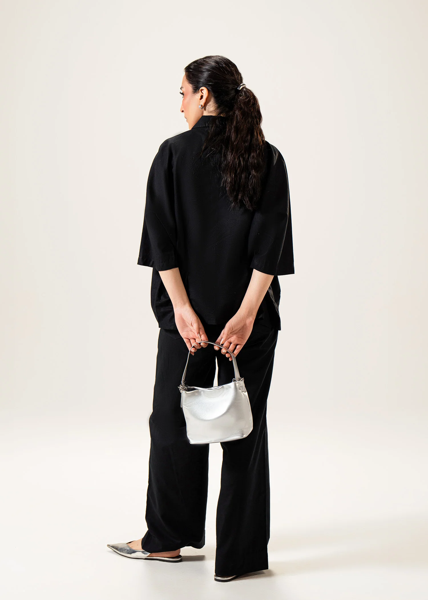 Metallic shoulder bag with chain- R14 - Image 4