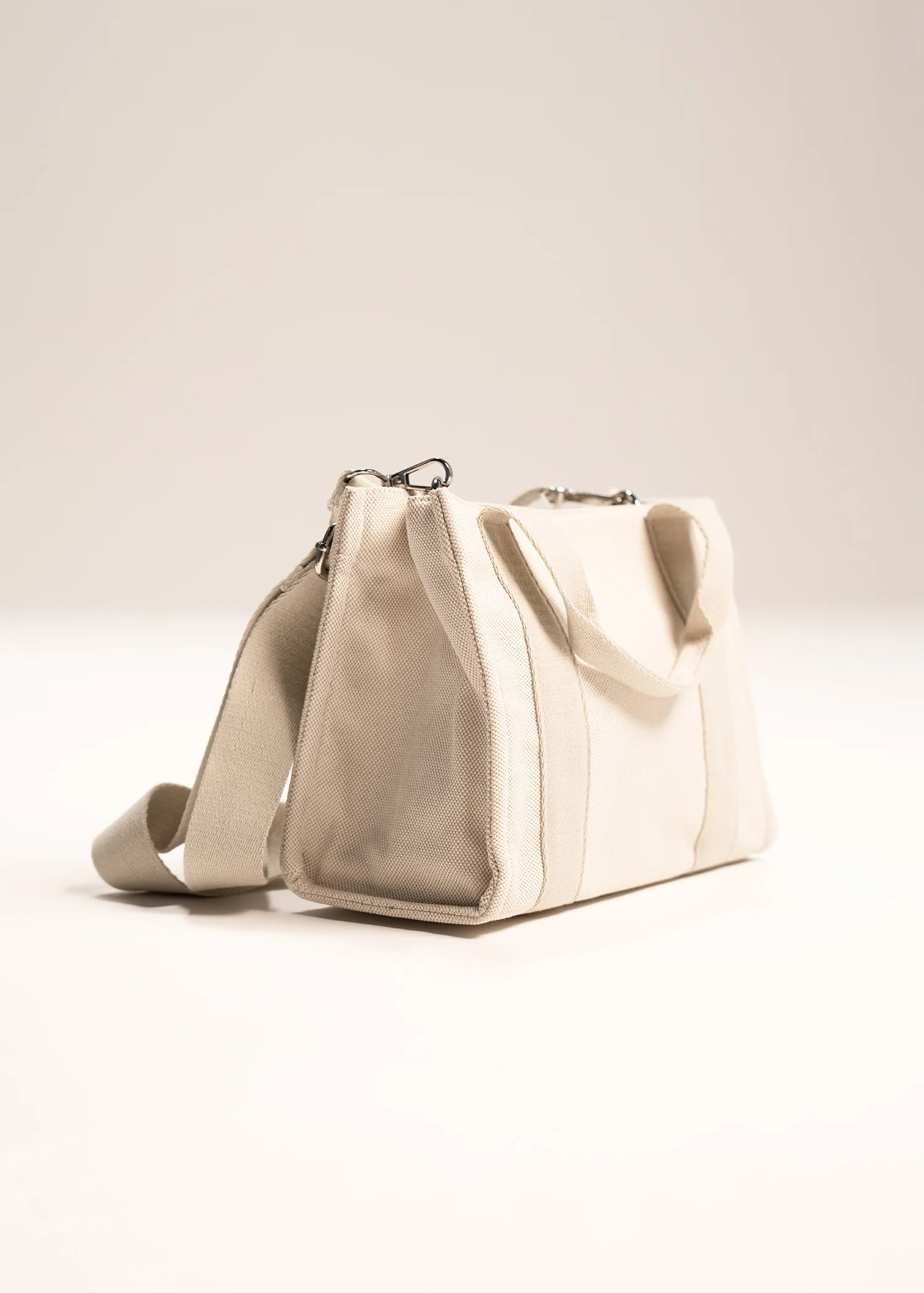 Canvas shoulder bag with contrasting strap- R19 - Image 2