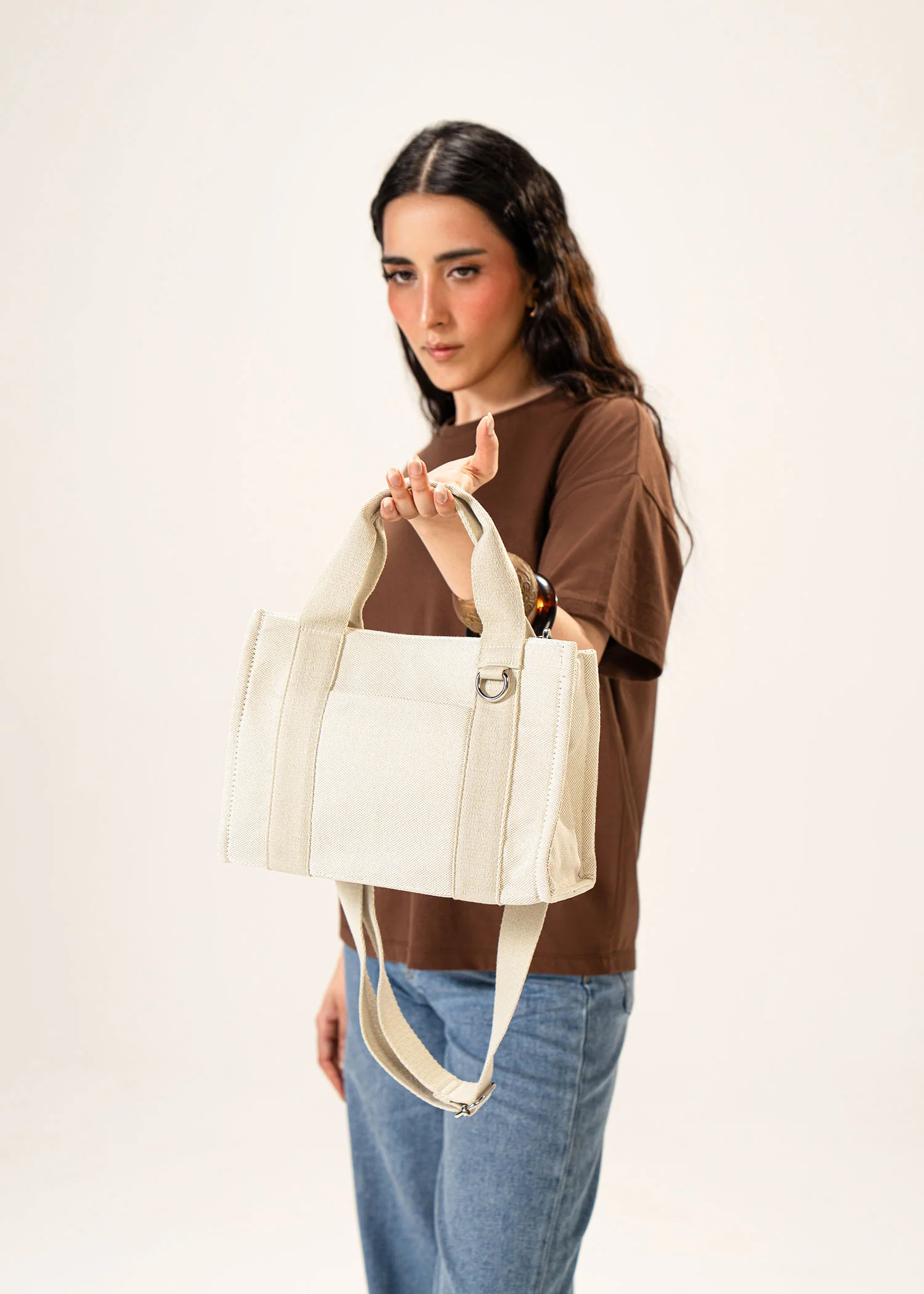 Canvas shoulder bag with contrasting strap- R19 - Image 4