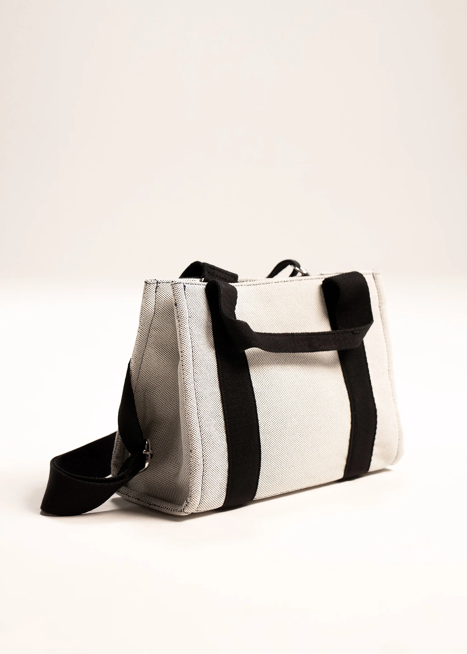 Canvas shoulder bag with contrasting strap- R19 - Image 3