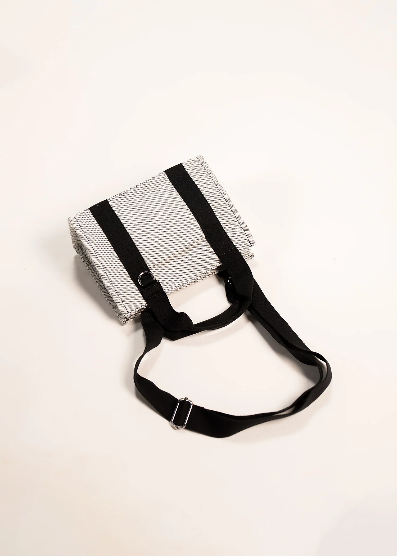 Canvas shoulder bag with contrasting strap- R19 - Image 4