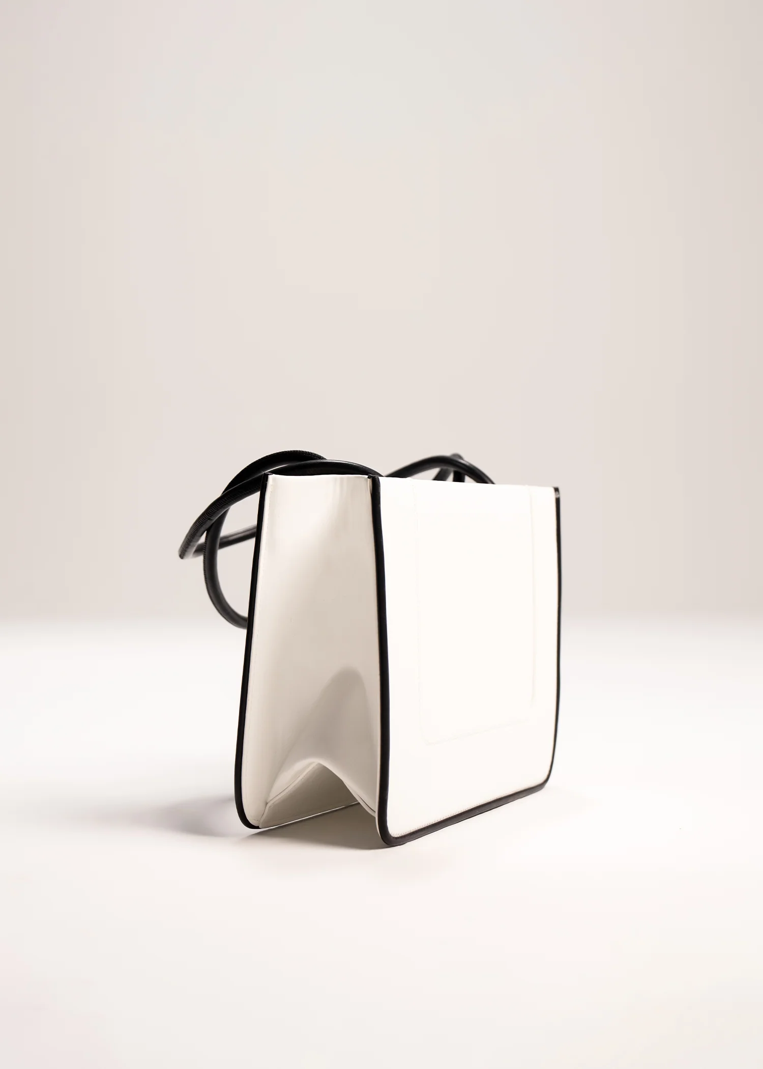 Boxy Shoulder bag with contrasting details- R956 - Image 3