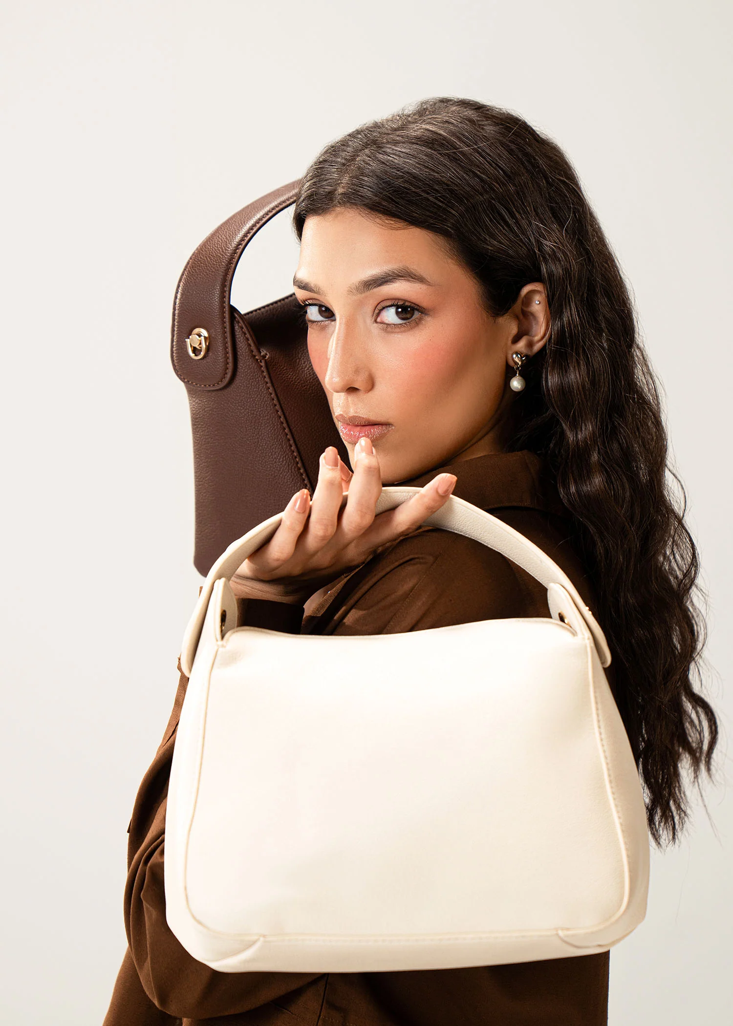 Top handle bag with magnetic closure- R24 - Image 3