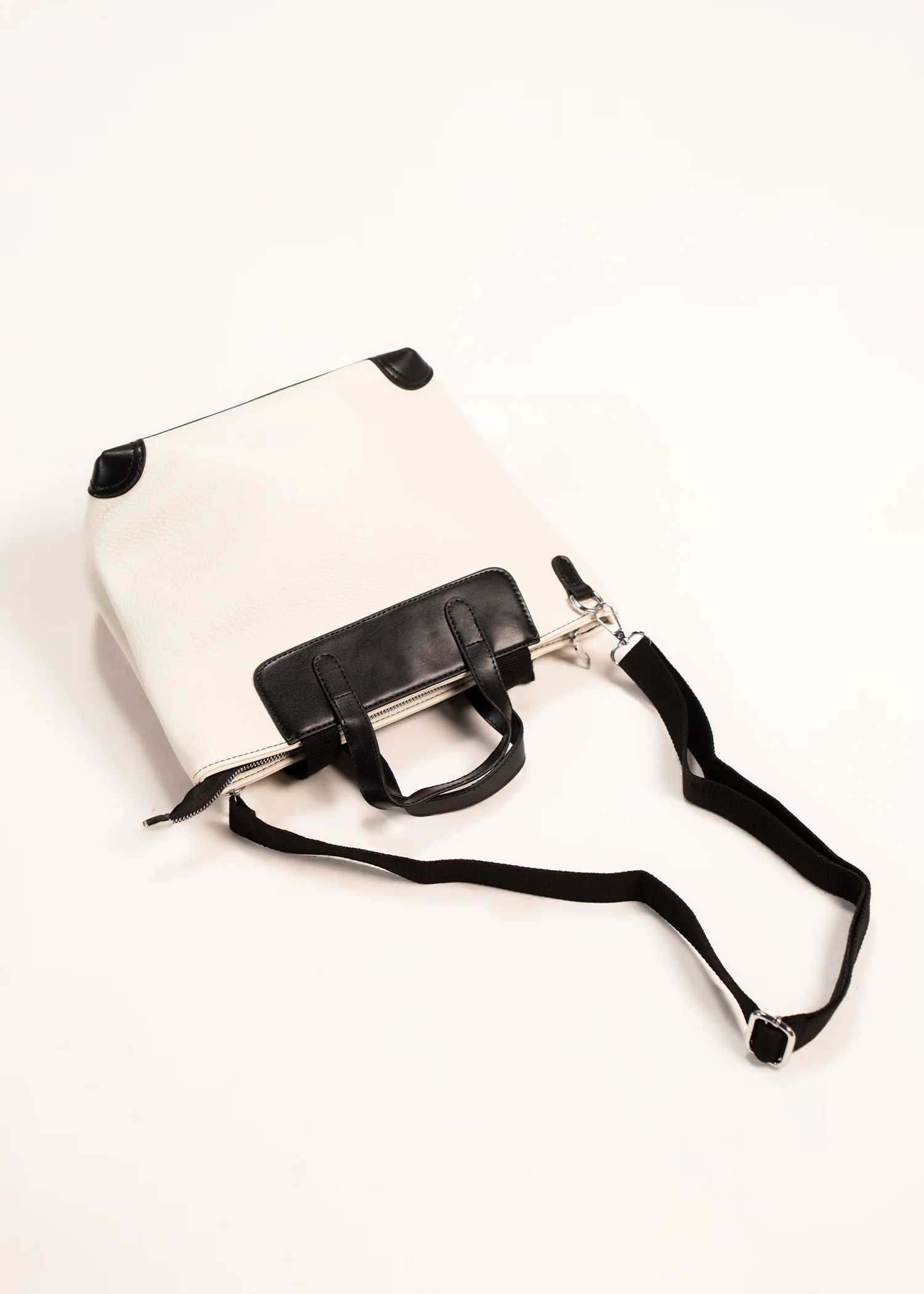 Small Black & White Tote Bag- 2734-KOA-B-S25 - Image 4