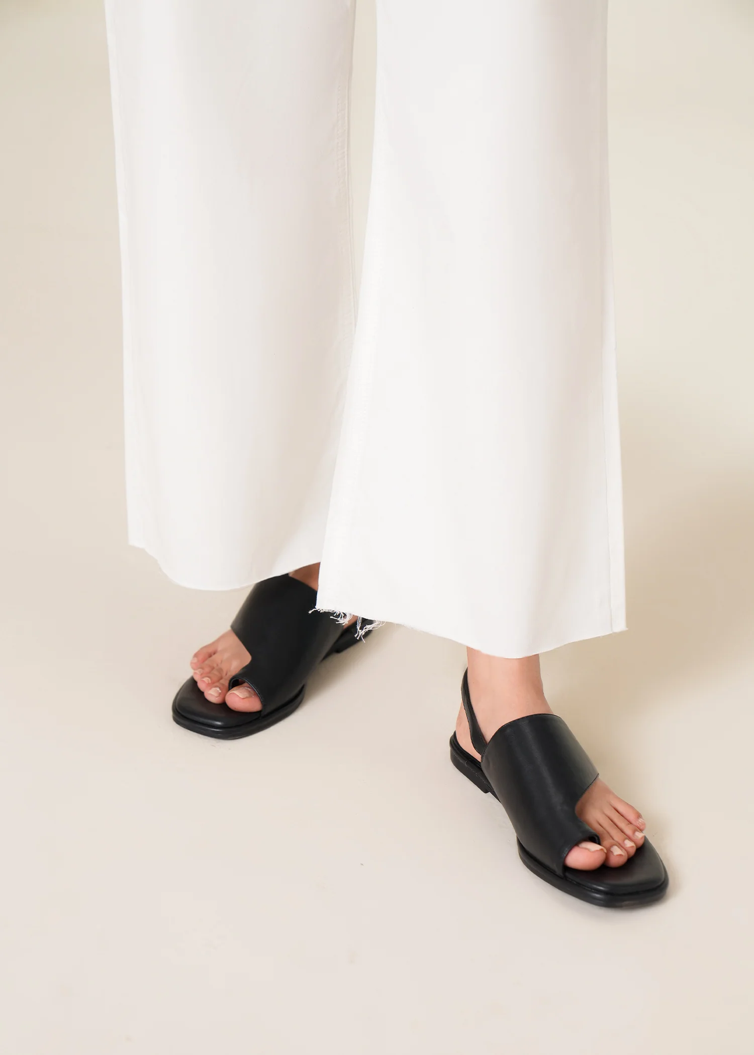 Wide strap toe ring sandal- R910 - Image 8